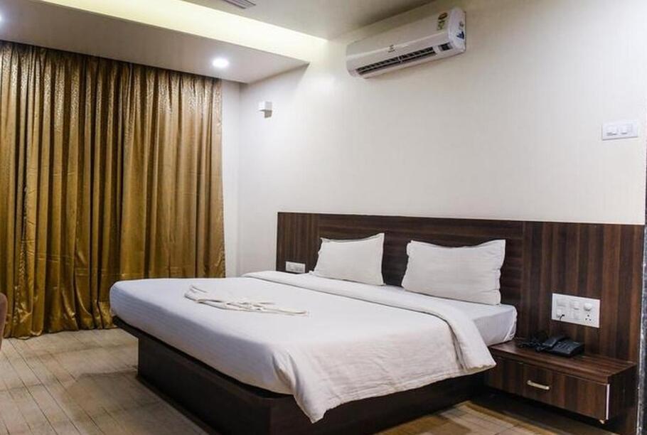 Hotel Manasi Inn Satara Dış mekan fotoğraf