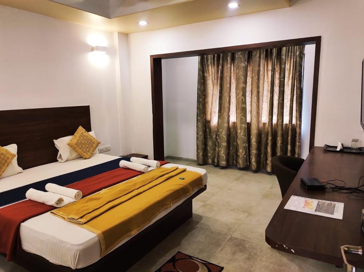 Hotel Manasi Inn Satara Dış mekan fotoğraf
