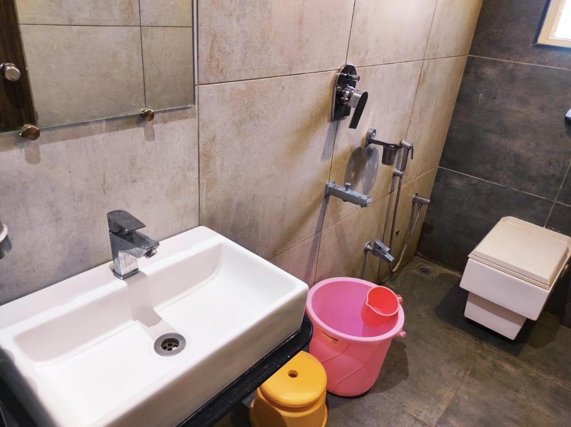 Hotel Manasi Inn Satara Dış mekan fotoğraf