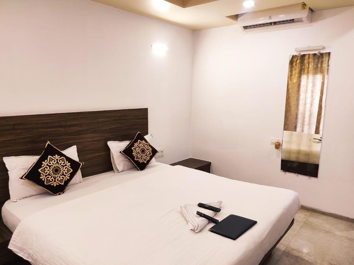 Hotel Manasi Inn Satara Dış mekan fotoğraf
