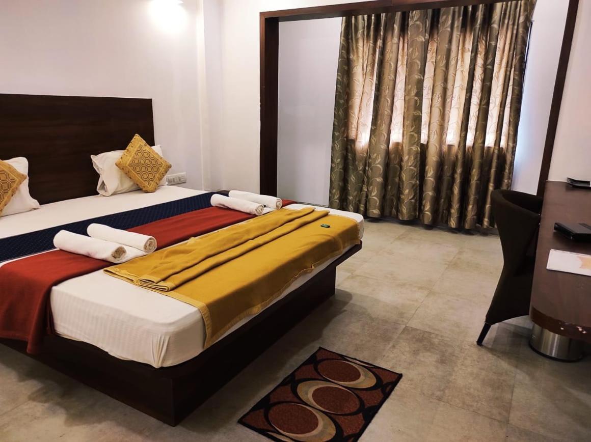 Hotel Manasi Inn Satara Dış mekan fotoğraf