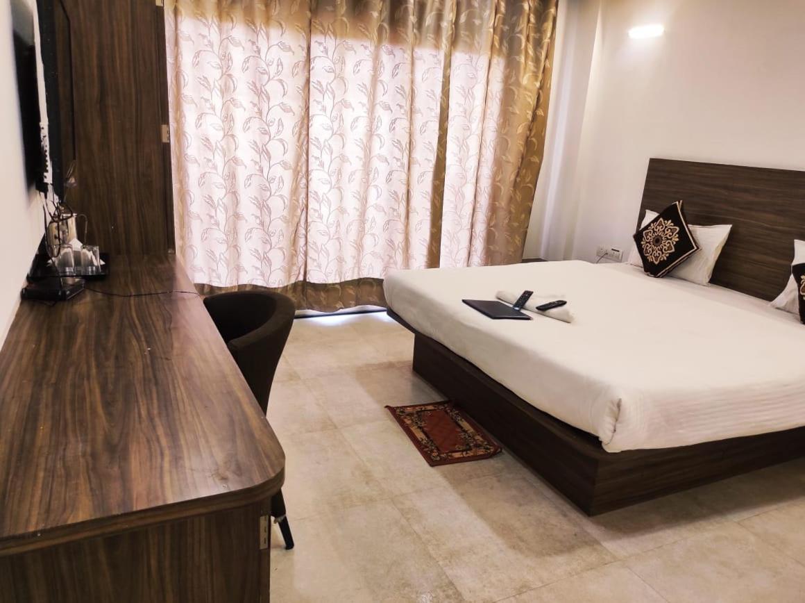 Hotel Manasi Inn Satara Dış mekan fotoğraf