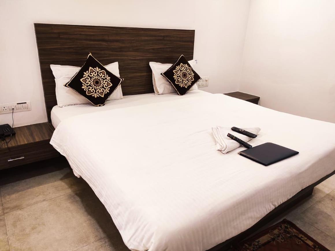 Hotel Manasi Inn Satara Dış mekan fotoğraf