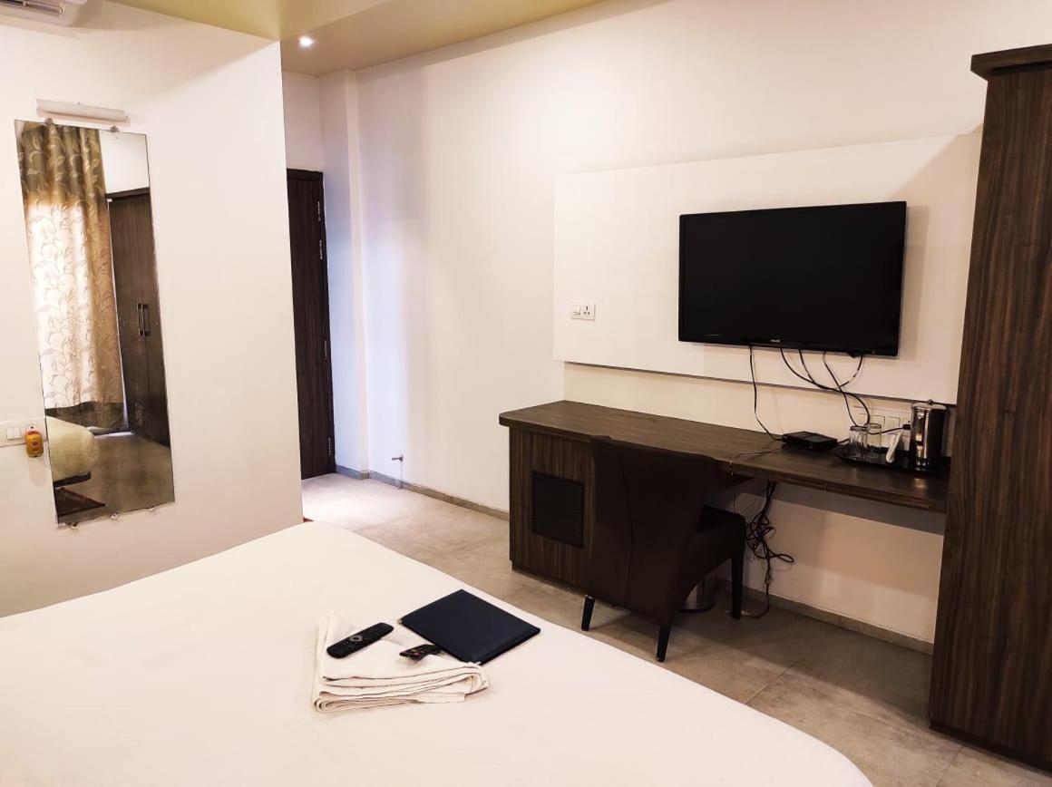 Hotel Manasi Inn Satara Dış mekan fotoğraf