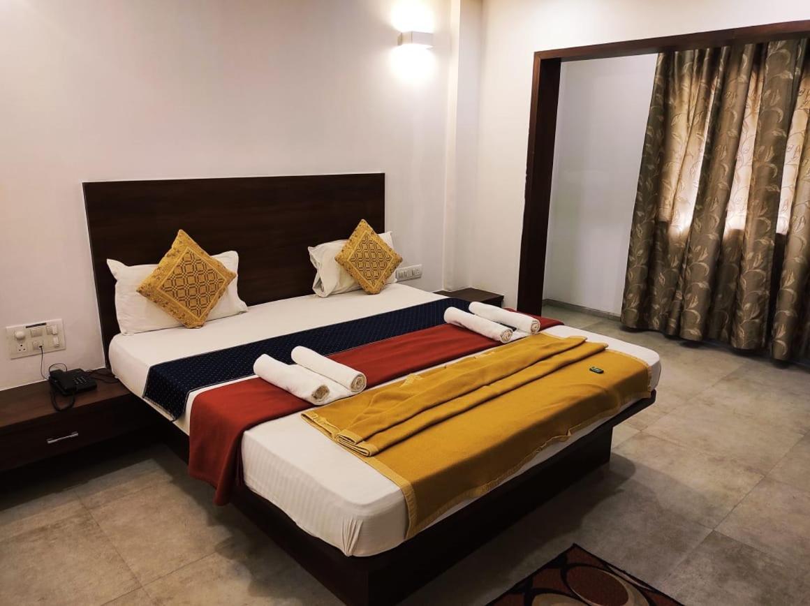 Hotel Manasi Inn Satara Dış mekan fotoğraf