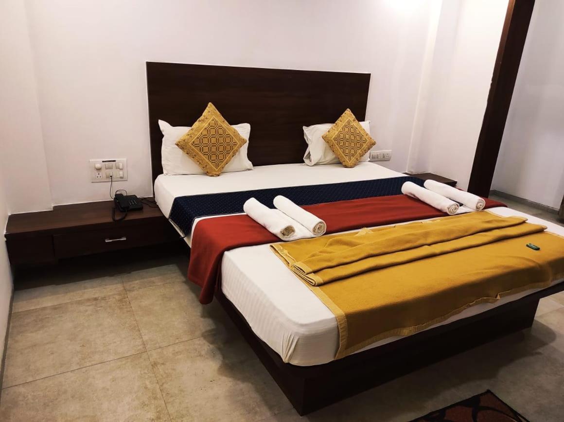 Hotel Manasi Inn Satara Dış mekan fotoğraf