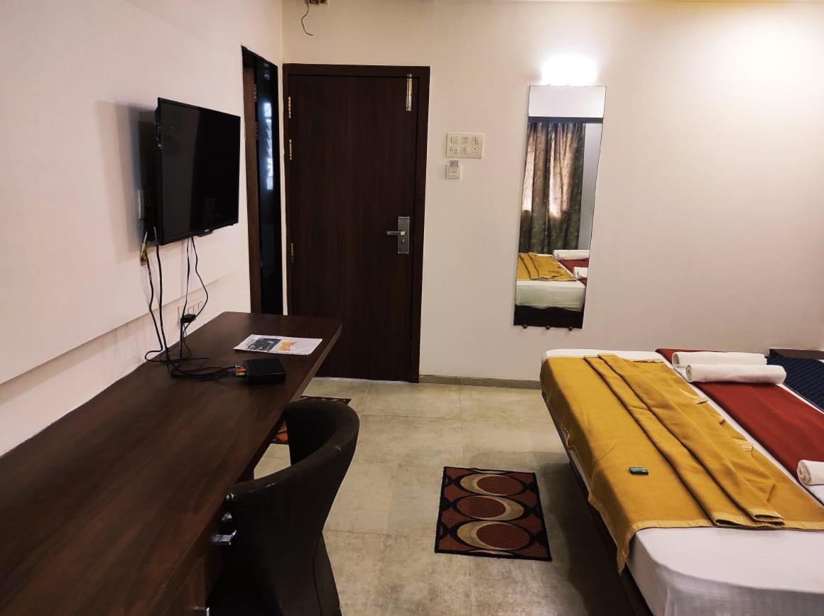 Hotel Manasi Inn Satara Dış mekan fotoğraf