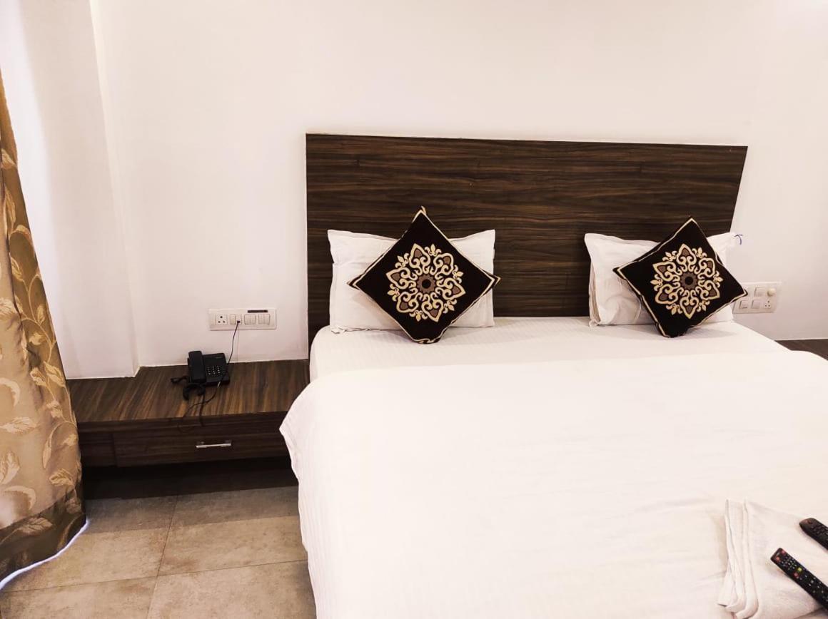 Hotel Manasi Inn Satara Dış mekan fotoğraf