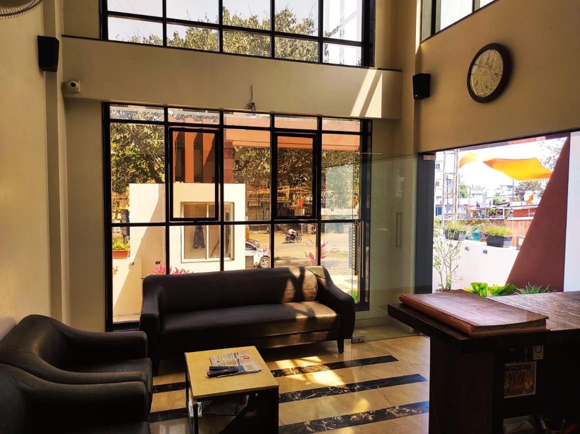 Hotel Manasi Inn Satara Dış mekan fotoğraf