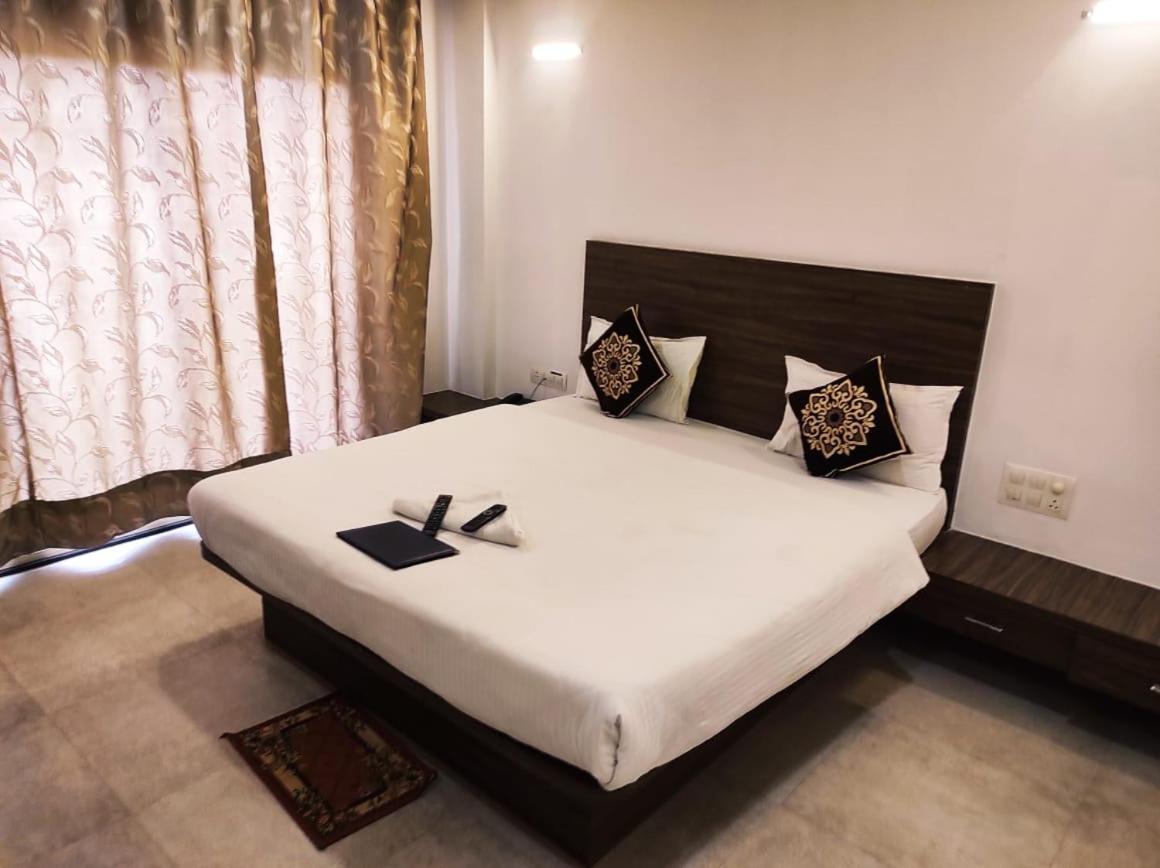 Hotel Manasi Inn Satara Dış mekan fotoğraf