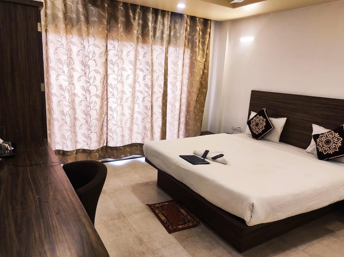 Hotel Manasi Inn Satara Dış mekan fotoğraf